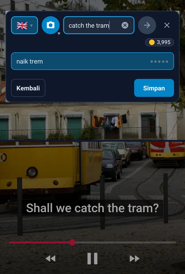 Tombol mengambang di atas video, dengan frasa dari subtitel dan terjemahannya
