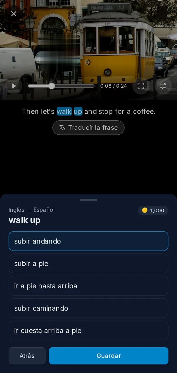 El reproductor en un teléfono: un video en pausa con una frase elegida de los subtítulos y sus traducciones