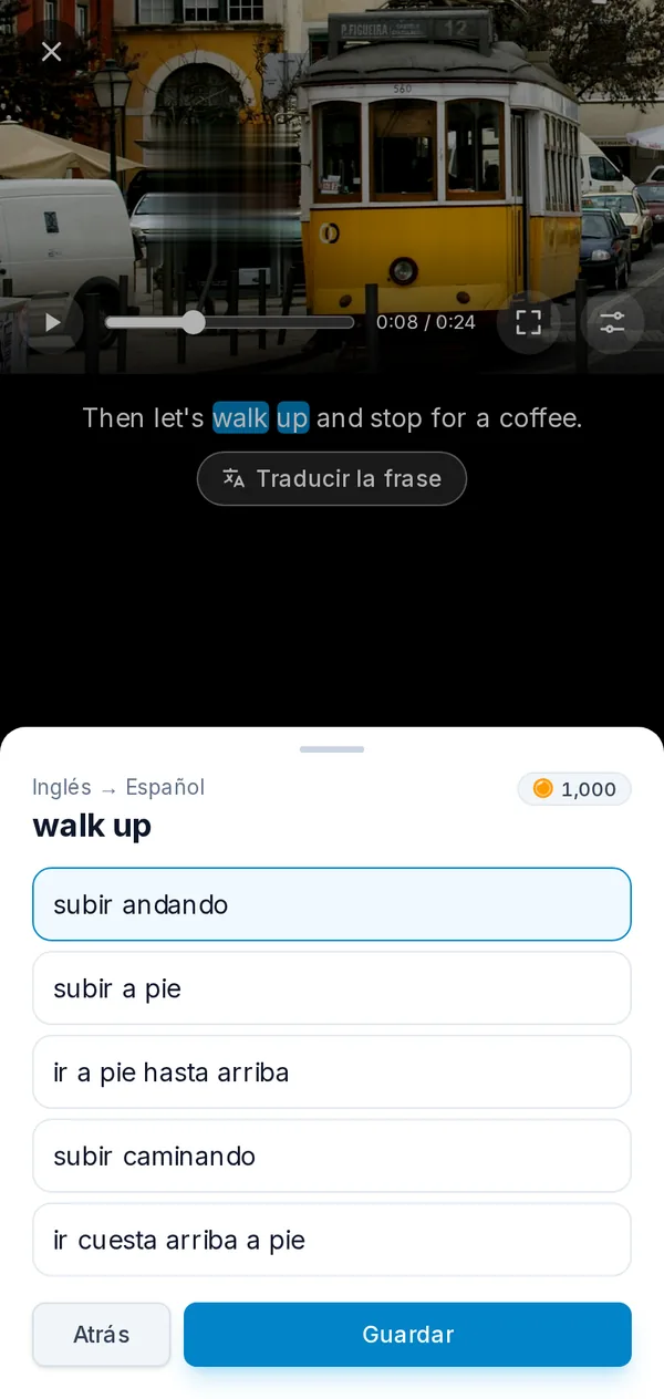El reproductor en un teléfono: un video en pausa con una frase elegida de los subtítulos y sus traducciones